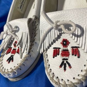 Minnetonka moccasins size 8